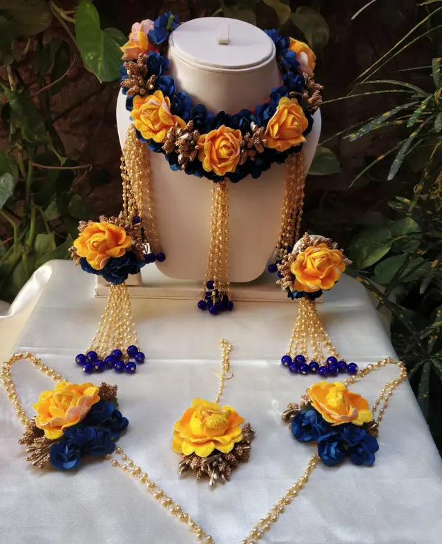 Flower jewelry with feather